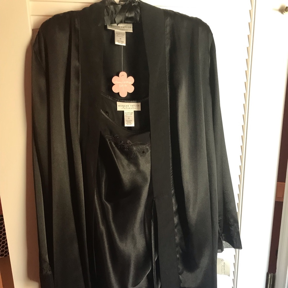 BNWT Black satin robe and neglige gift set
